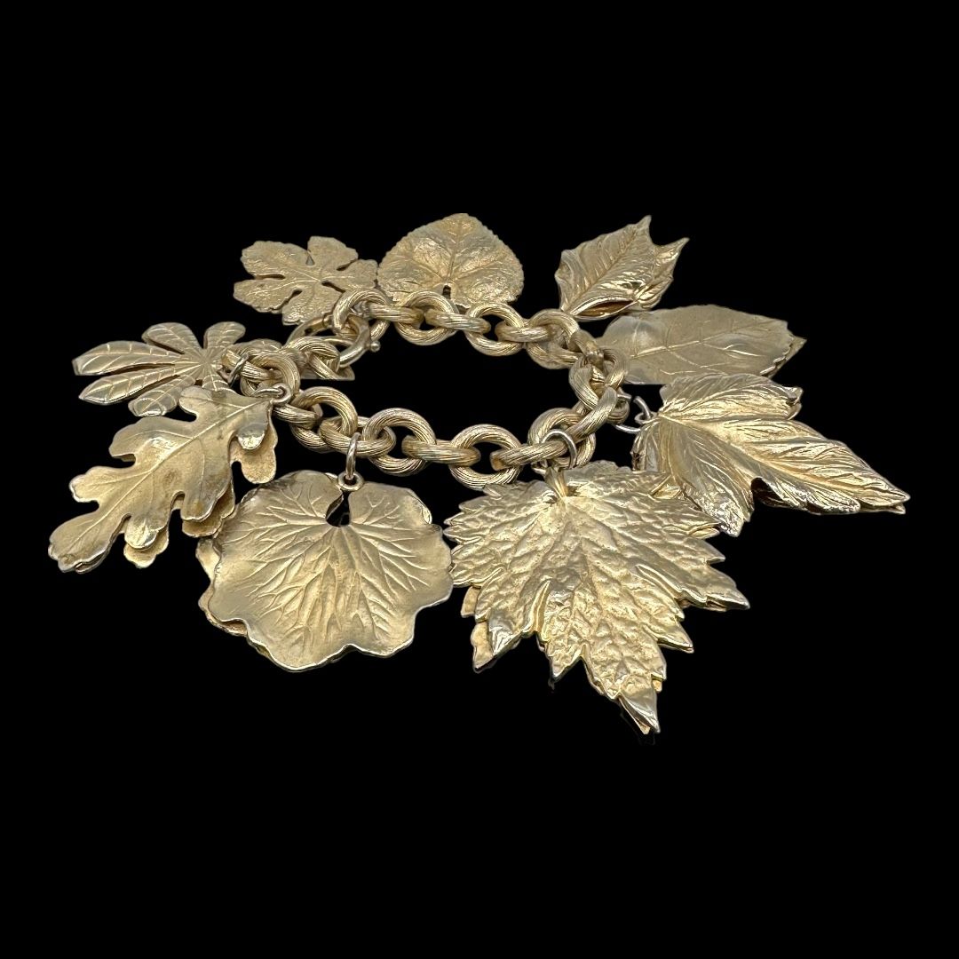 Napier 1960s Clam Shell Brooch - The Napier Book & Online Source for Vintage  Napier Jewelry